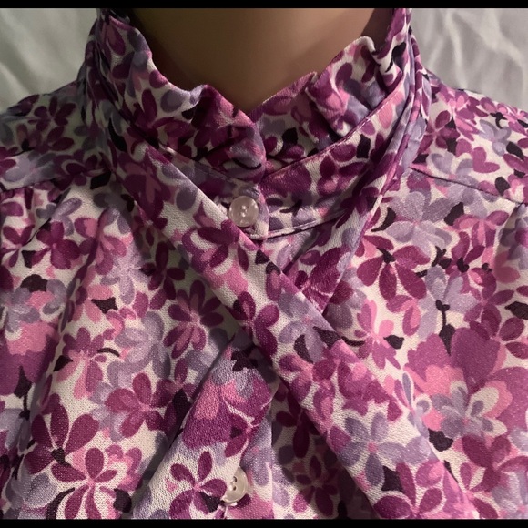 🎁VTG button up floral blouse w/ruffle tie collar - Picture 4 of 7